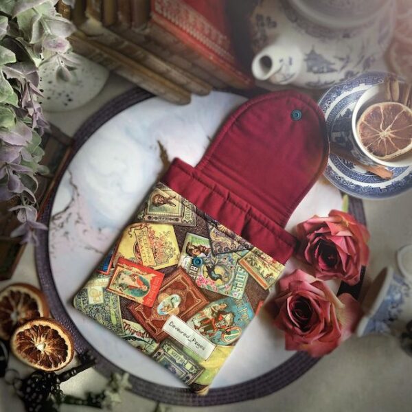 "Once Upon a Time" Kobo sleeve with clasp and pocket - Image 2