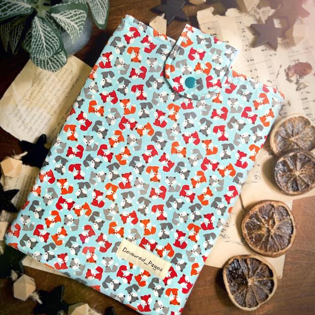 "Foxy Reads" Standard Booksleeve with clasp
